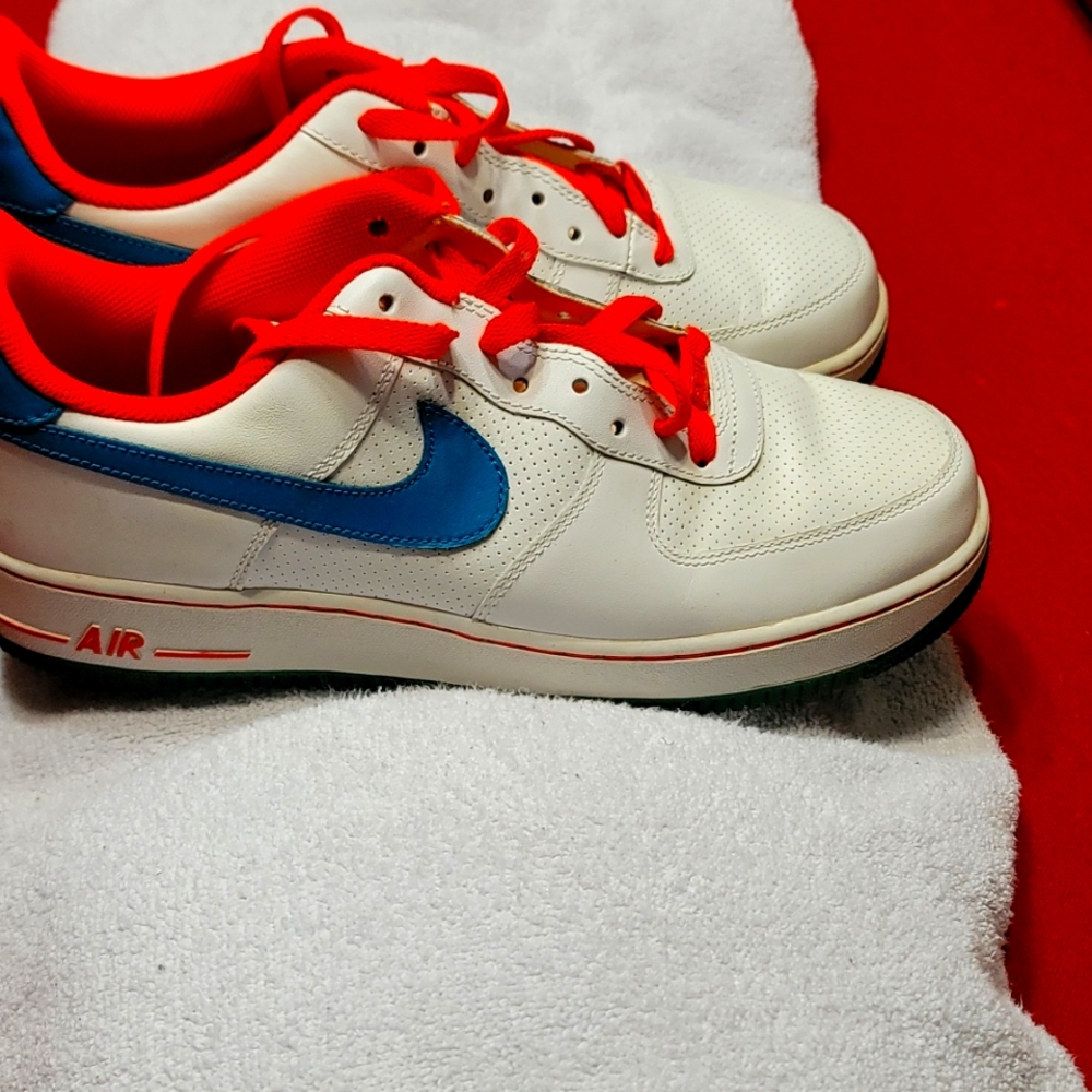 07 Nike Air Force low (size 10.5),white orange and green